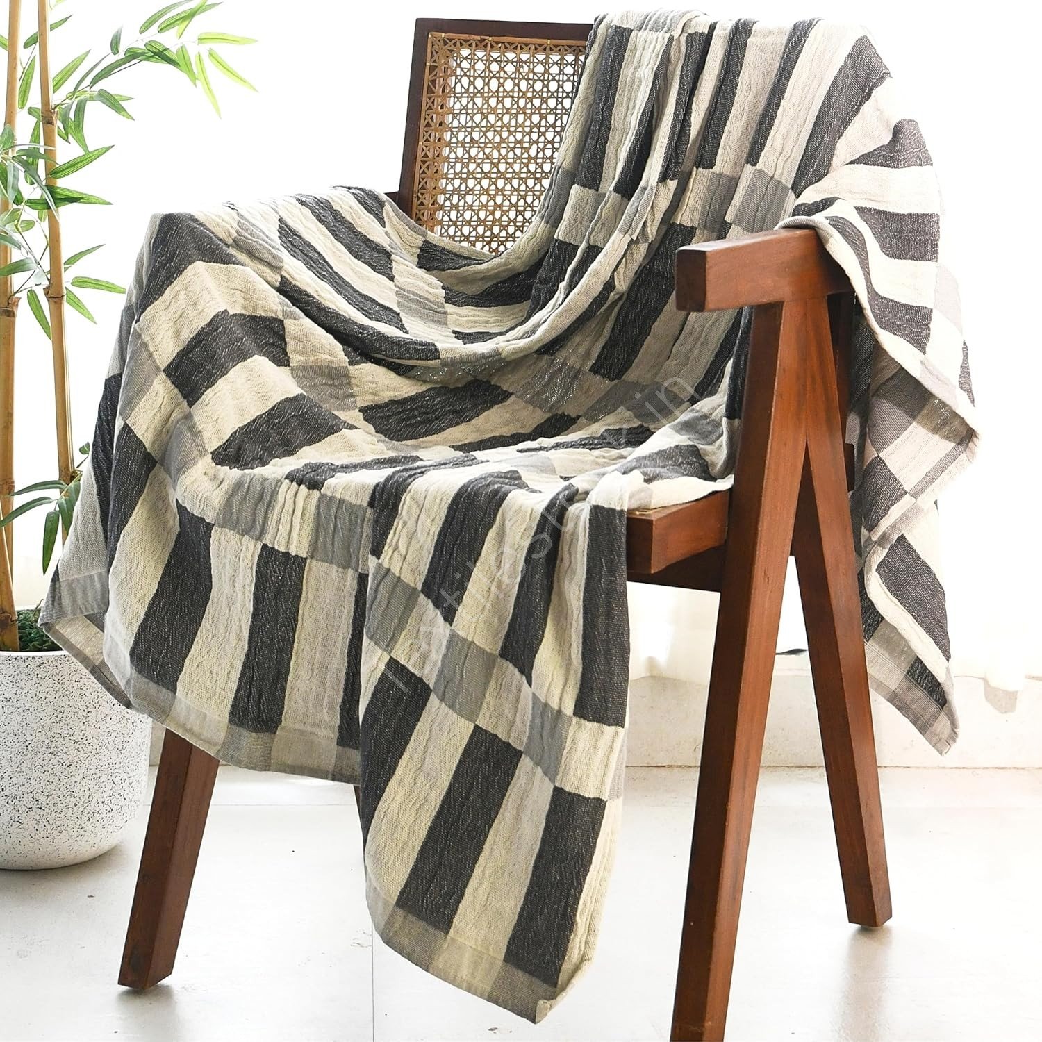 TS-0015 # 100% Recycled Cotton Checkered Throws Stock